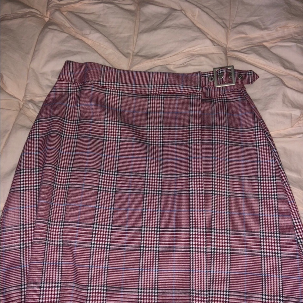 Brandy Melville semi-plaid skirt (4 buttons)